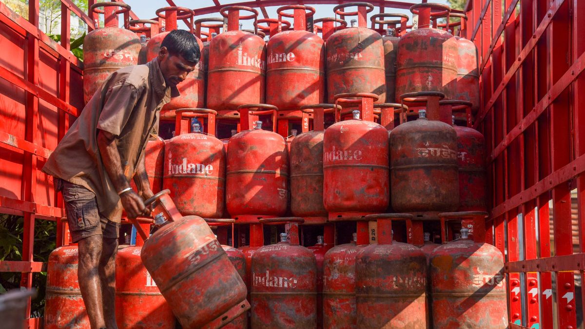 LPG Price Hike: इजरायल-ईरान जंग के बीच भारत में महंगी हुई रसोई गैस, 115 रुपये तक बढ़े दाम