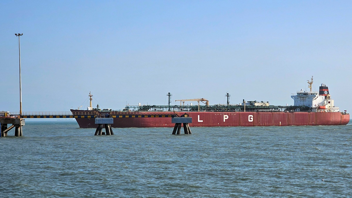 22 भारतीय टैंकर फारस की खाड़ी में फंसे, 16 लाख टन क्रूड और LPG का जखीरा अटका