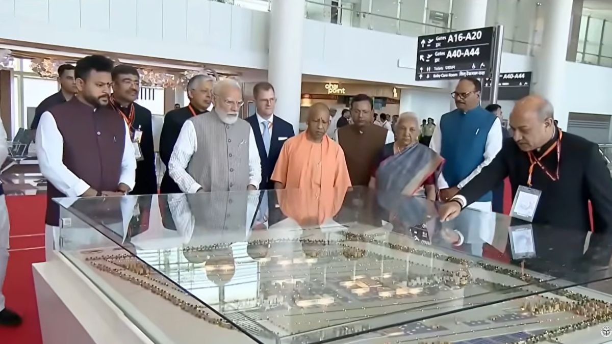 Noida Airport Inauguration LIVE: पीएम मोदी जेवर एयरपोर्ट पहुंचे, कुछ ही देर में करेंगे उद्घाटन