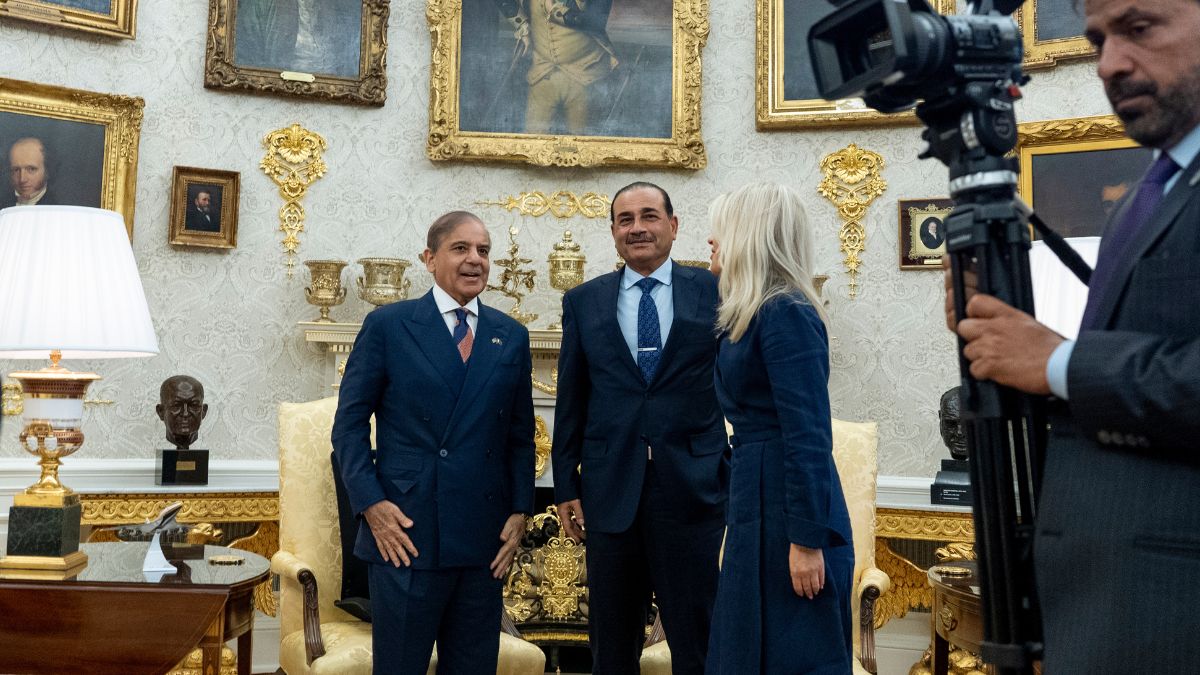 Middle-East की जंग में सऊदी अरब और ईरान के बीच फंसे शहबाज-मुनीर, पाकिस्तान गया "तेल लेने"