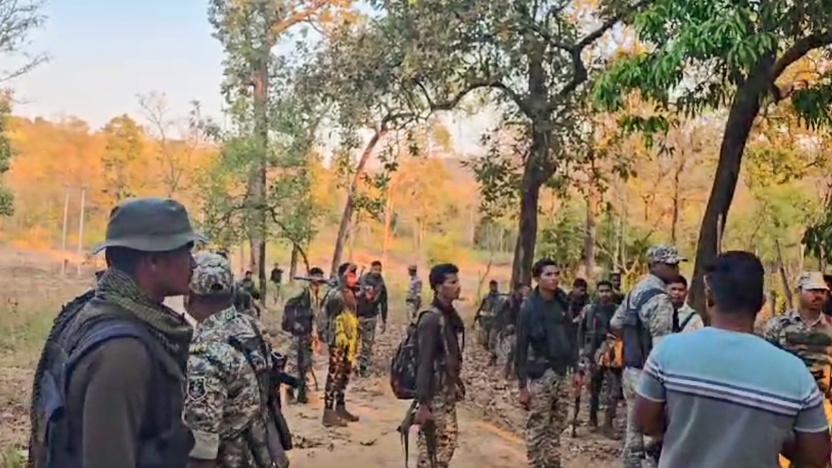 कुख्यात उग्रवादी समेत 9 माओवादियों ने किया आत्मसमर्पण, डेडलाइन से एक दिन पहले आंध्र प्रदेश में नक्सलवाद का अंत