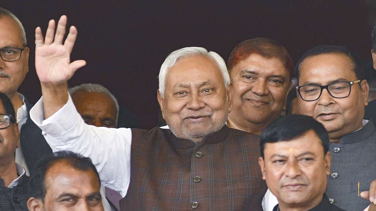 बड़ा धमाका हो गया! कल राज्यसभा के लिए नामांकन भरेंगे नीतीश कुमार, बेटे को सौंपेंगे बिहार?