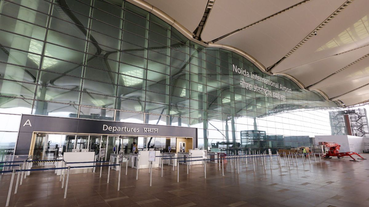 Noida International Airport: यात्रियों को मिलेंगी वर्ल्ड क्लास सुविधाएं, तस्वीरों में देखें कितना भव्य है एयरपोर्ट