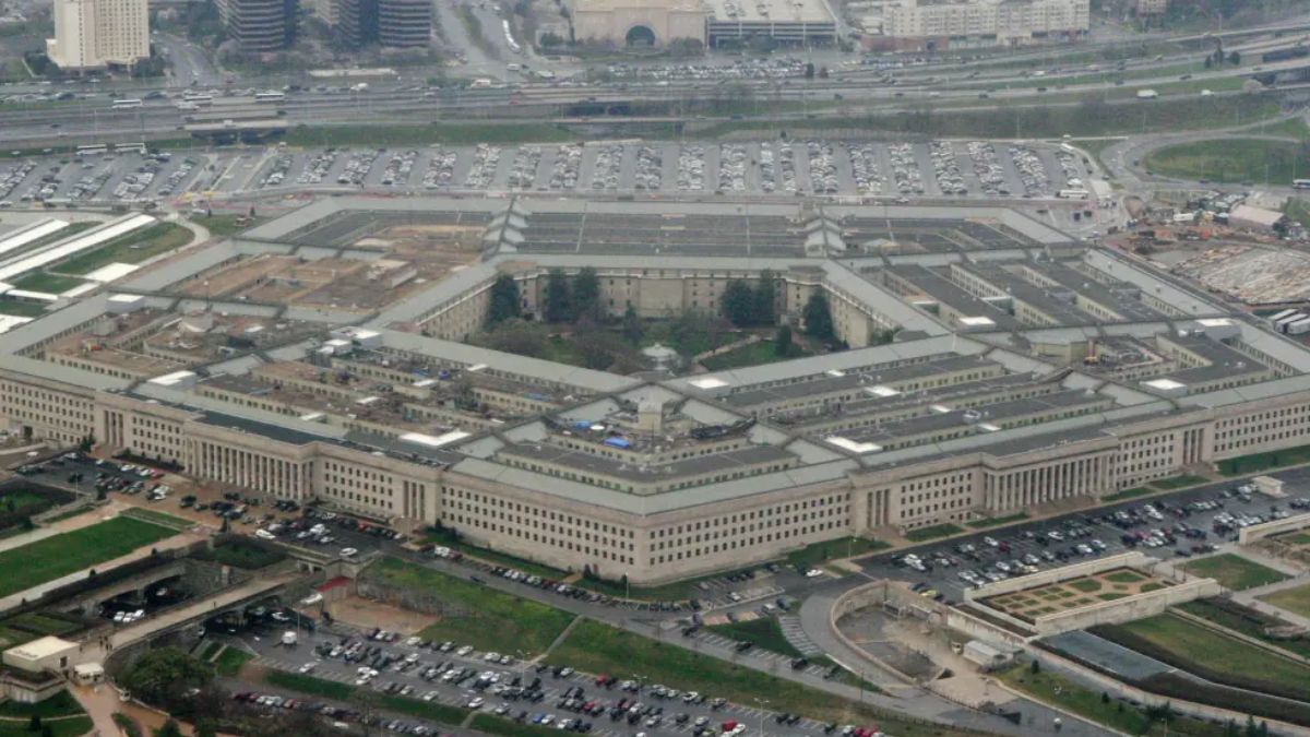 Iran US War: ईरान से 20 दिनों की ही जंग में कंगाल हो गया US, पेंटागन ने आगे के युद्ध के लिए मांगे 200 अरब डॉलर