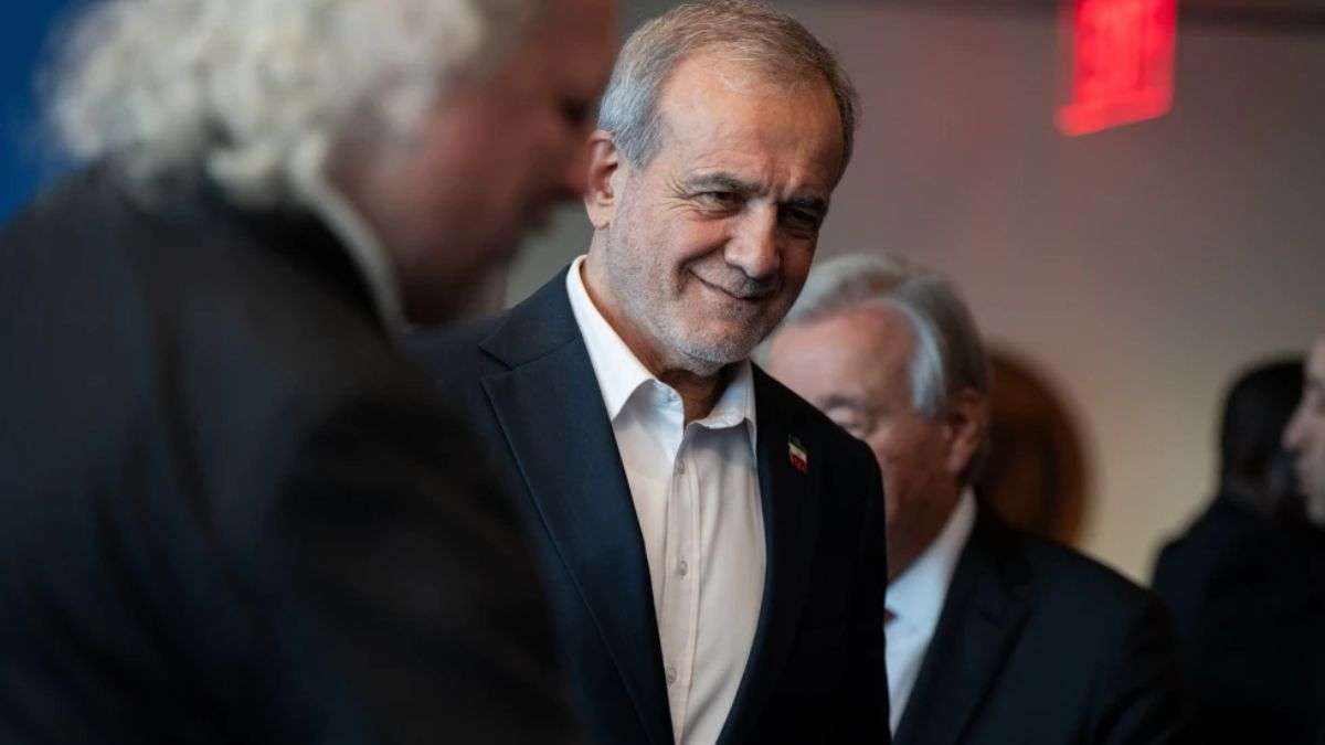 सिर पर हर वक्त मंडरा रहा मौत का साया...फिर भी ईरानी राष्ट्रपति सड़क पर आया, पेजेश्कियन की दिलेरी देख चौंके लोग