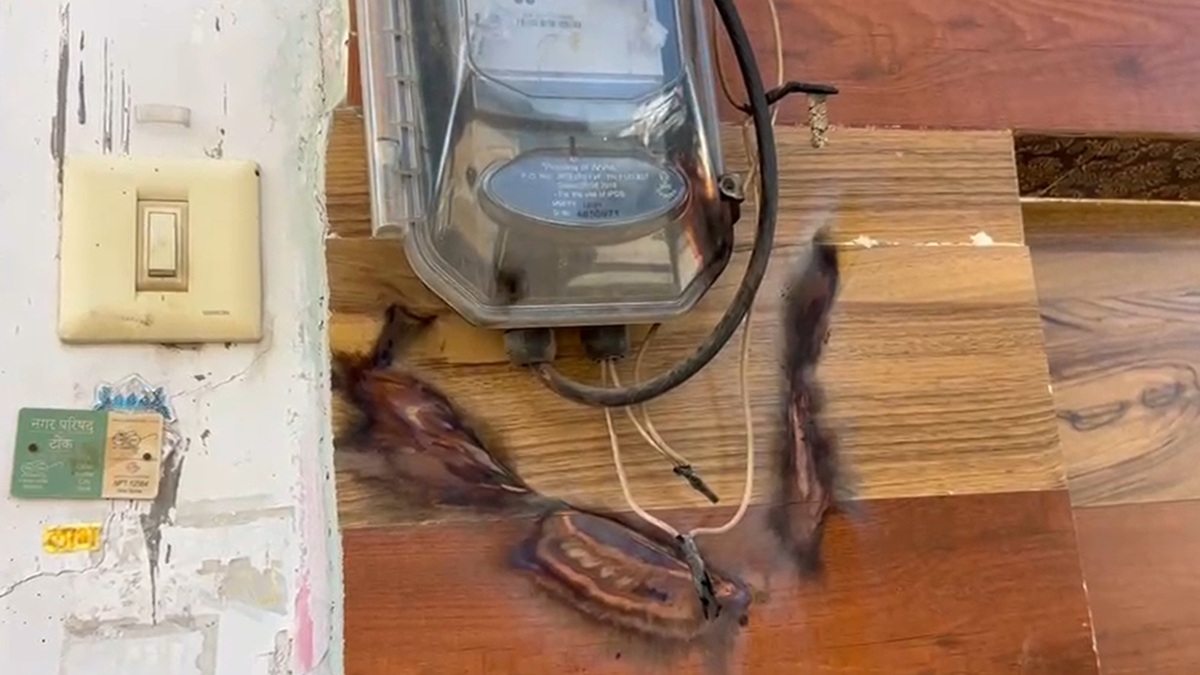 होली के रंग में भंग! टोंक में 11 केवी लाइन ब्लास्ट के साथ टूटकर गिरी, आधा दर्जन घरों में दौड़ा करंट