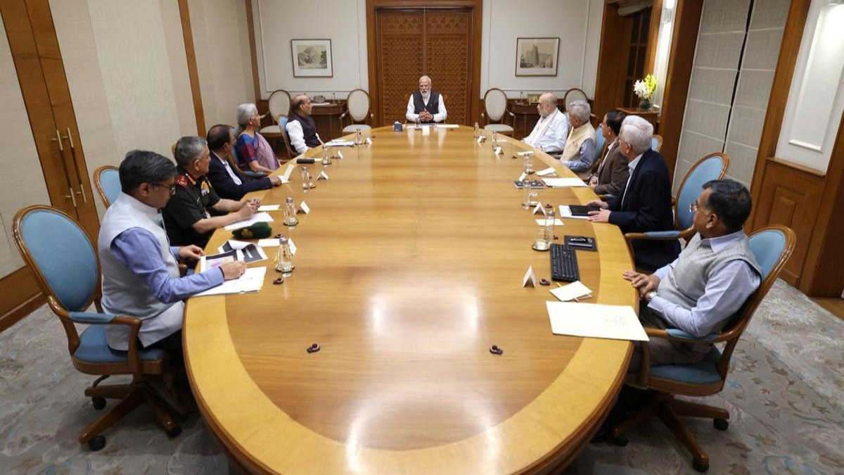 ईरान ने कई देशों में बरसाईं मिसाइलें, इधर पीएम मोदी की अध्यक्षता में CCS की बैठक, जानिए किन मुद्दों पर हुई चर्चा