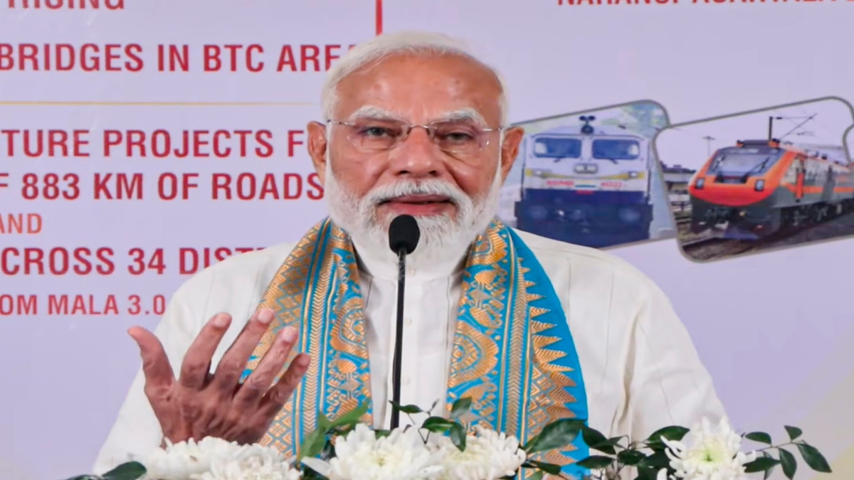 करोड़ों की योजनाएं और तीन नई ट्रेनें, पीएम मोदी ने असम को दी बड़ी सौगात, फिर लोगों से क्यों मांगी माफी