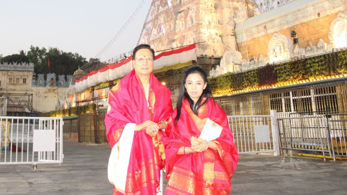 रजत शर्मा ने तिरुपति बालाजी के दर्शन किए, साथ में रितु धवन भी रहीं मौजूद