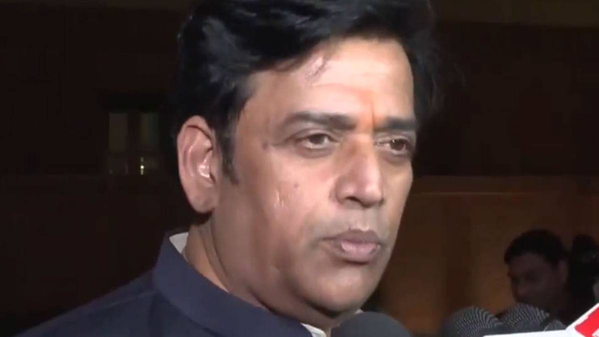 अश्लील और फूहड़ गाने पर भड़के रवि किशन, धुरंधर की तारीफ में भी बोले- 'बिना भद्दे सीन्स से कमाए कई सौ करोड़'