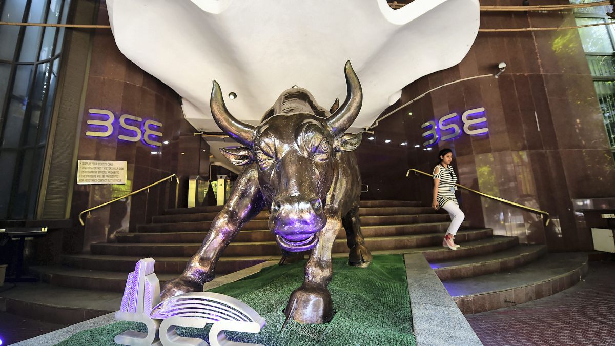 Stock Market Highlights: बाजार में लगातार दूसरे दिन जोरदार रिकवरी, सेंसेक्स 1205 और निफ्टी 394 अंक उछला