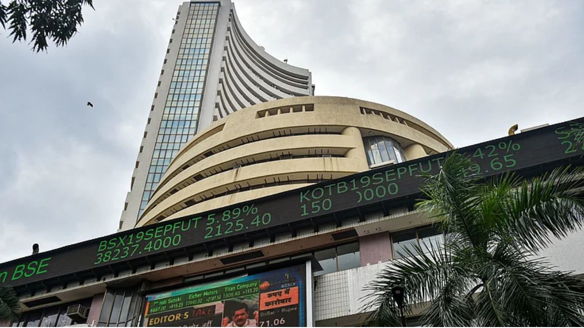 Stock Market Highlights: ट्रंप के बयान के बाद शेयर बाजार में जोरदार रिकवरी, सेंसेक्स 1372 और निफ्टी 400 अंक चढ़ा