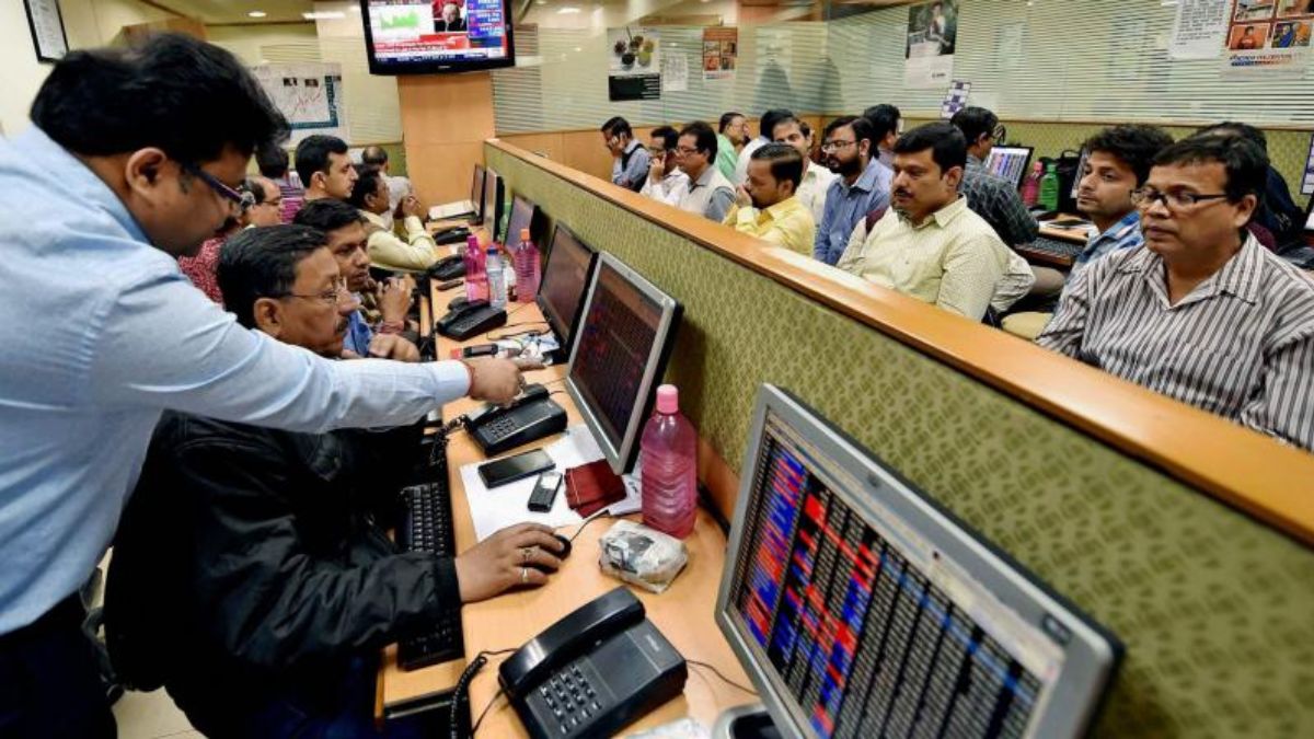 Stock Market Highlights: सेंसेक्स 1048 और निफ्टी में 313 अंकों की गिरावट, इन स्टॉक्स ने डुबोया निवेशकों का पैसा