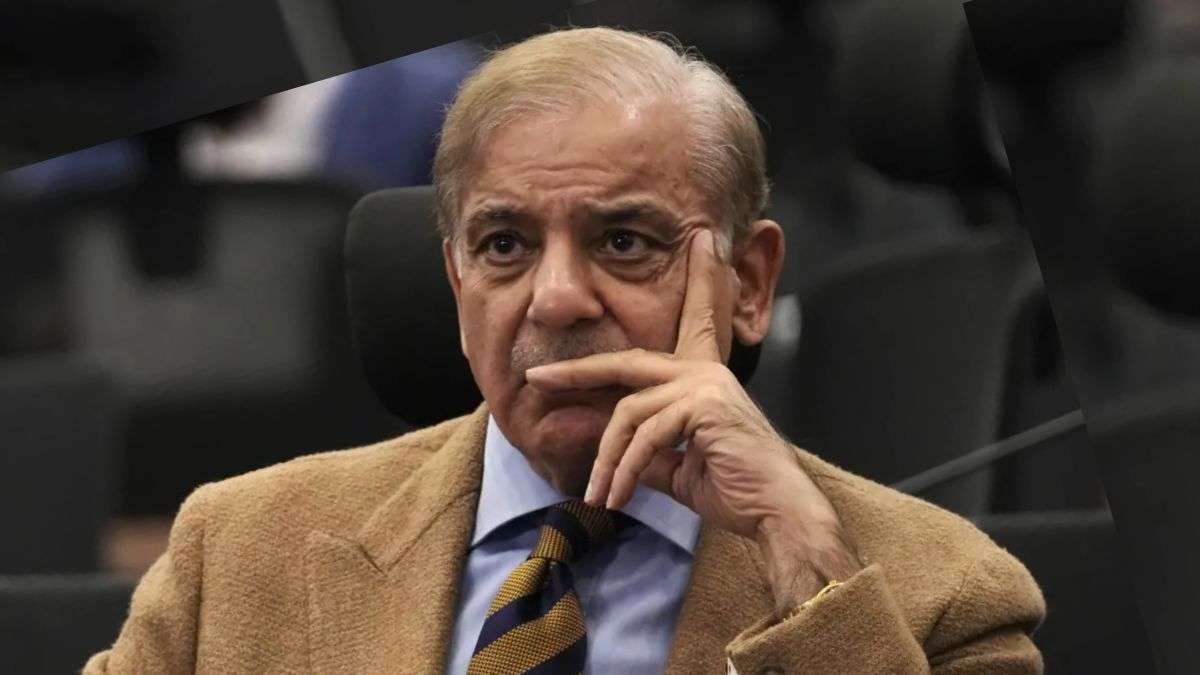 पाकिस्तान की हालत हुई खराब, ईंधन की कीमतों में 200% की बढ़ोतरी, पेट्रोल 321.17 रुपए प्रति लीटर पहुंचा