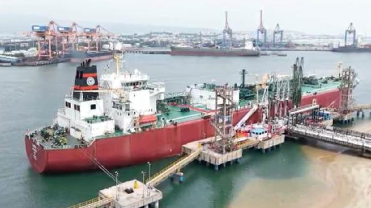 भारत के लिए बड़ी खुशखबरी, ईरान में होर्मुज से LPG लेकर सुरक्षित निकला शिवालिक, एक और टैंकर भी आएगा