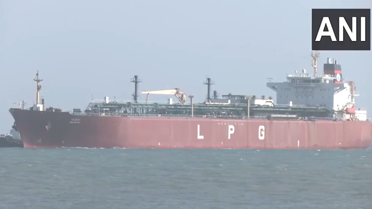 मुंद्रा पोर्ट पहुंचा LPG टैंकर 'शिवालिक',  ईरान से सुरक्षित निकाले गए सैकड़ों भारतीय