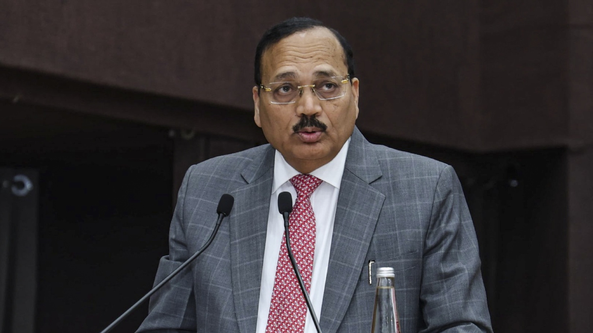 'आधी रात को ये सब पिटिशन ड्राफ्ट करते हो क्या? वकील नहीं होते तो जुर्माना लगाता', शराब से जुड़ी PIL पर भड़के CJI