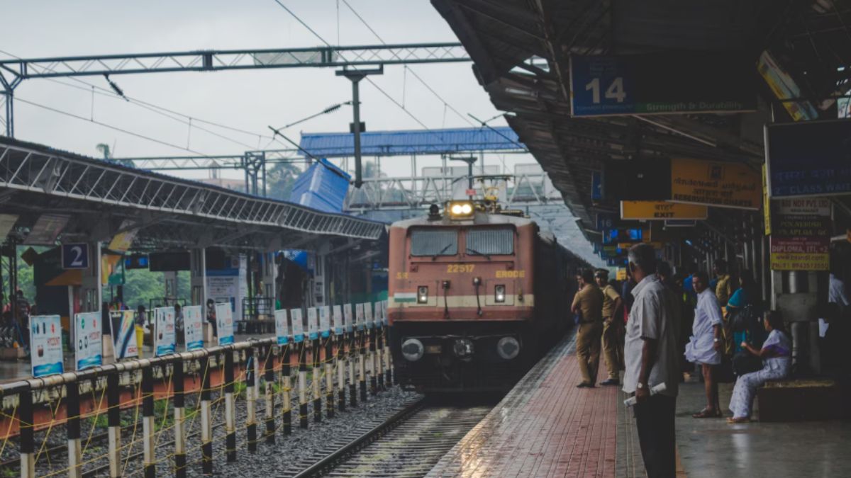 ट्रेन की टंकी में कितने लीटर डीजल आता है, माइलेज सुनकर दिमाग घूम जाएगा; नहीं जानते हैं तो जान लें