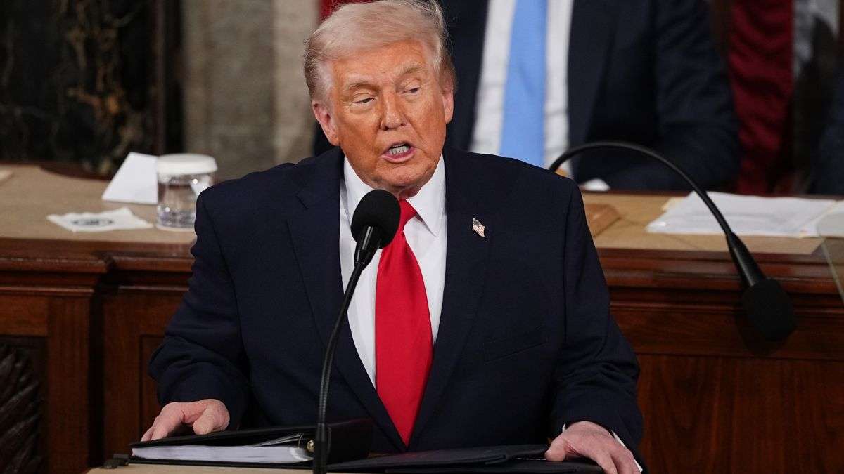 Israel-Iran में युद्ध जारी होने के बावजूद ट्रंप ने जताई जंग खत्म होने की उम्मीद, होर्मुज खोलने के लिए बढ़ाई डेडलाइन