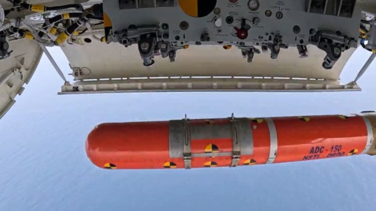 समंदर में बढ़ी ताकत! DRDO और नेवी ने एयर ड्रॉपेबल कंटेनर 'ADC-150' का सफल परीक्षण किया