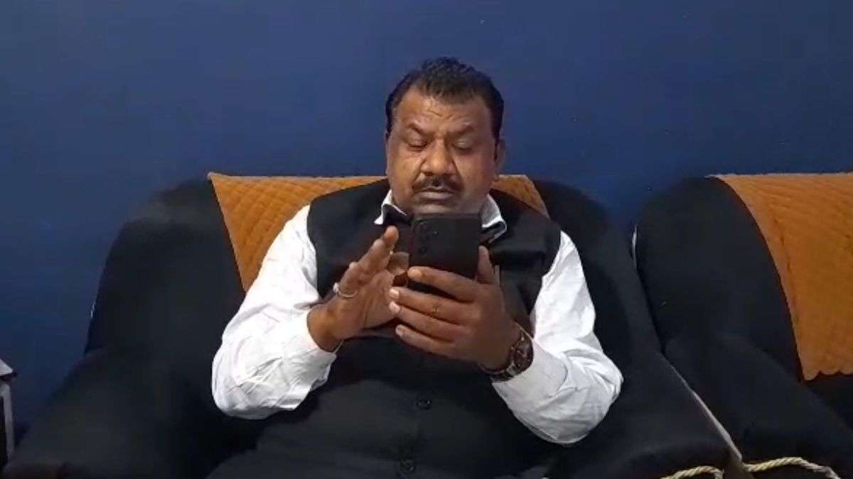 सपा प्रदेश सचिव का पिस्टल लाइसेंस निरस्त, पेट्रोल पंप सील, IOC अधिकारी पर फायरिंग मामले में बड़ी कार्रवाई