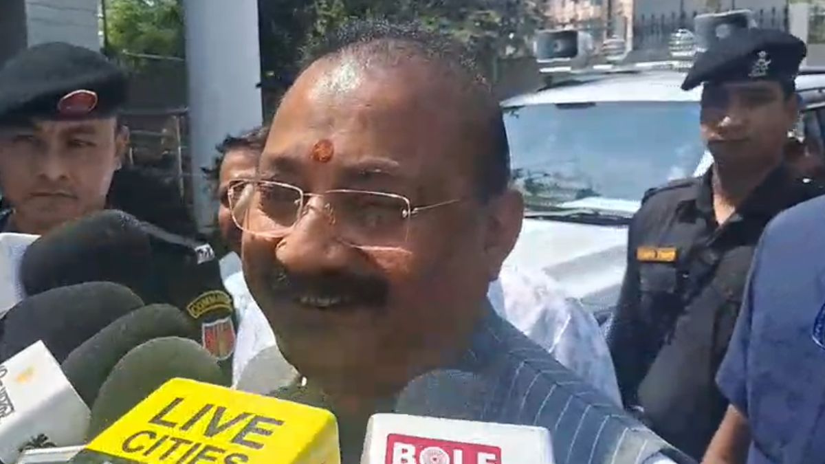 कैबिनेट मंत्री से 'प्रोफेसर' बने अशोक चौधरी, पहली क्लास में छात्रों के सामने हुए नवर्स!