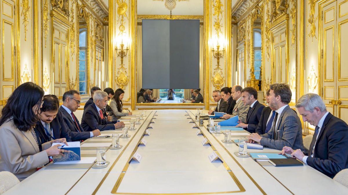 पेरिस में G7 समिट के दौरान फ्रांस के राष्ट्रपति मैक्रों से मिले जयशंकर, वैश्विक ऊर्जा और खाद्य संकट रहा मुद्दा