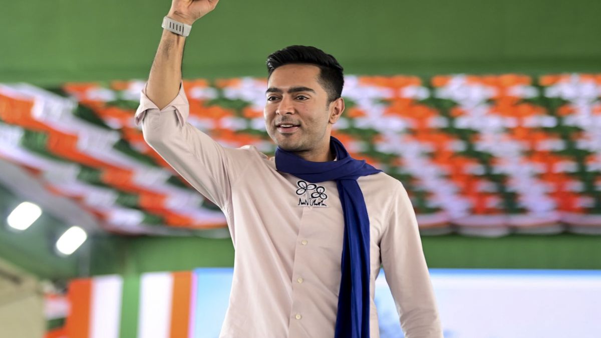 मुर्शिदाबाद में बागियों पर बरसे अभिषेक बनर्जी, पार्टी से निकालने की दी धमकी