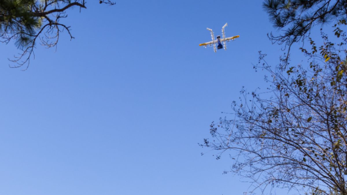 ईरान युद्ध के बीच अमेरिका पर ड्रोन हमले का खतरा! Anti-Drone लेजर हथियार तैनात करने पर विचार कर रहा पेंटागन