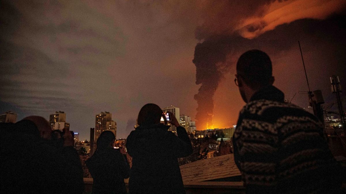 Israel US Iran War LIVE: मध्य पूर्व में और भी भीषण हुई जंग, दोनों तरफ से एक-दूसरे पर लगातार हो रहे हमले