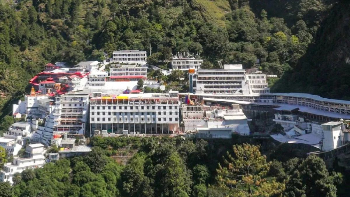 वैष्णो देवी मंदिर में श्रद्धालुओं की उमड़ी भीड़, 2.69 लाख से अधिक लोगों ने किए दर्शन