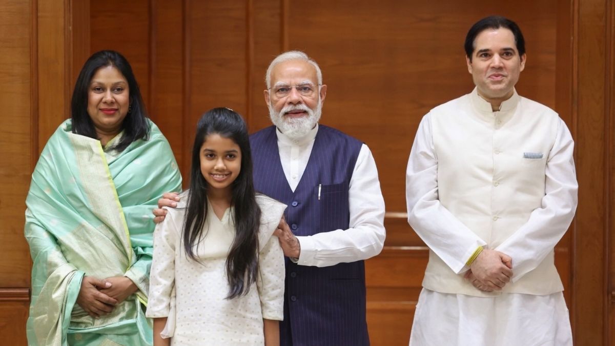 PM मोदी से मिले वरुण गांधी, परिवार भी रहा मौजूद, सामने आई तस्वीर