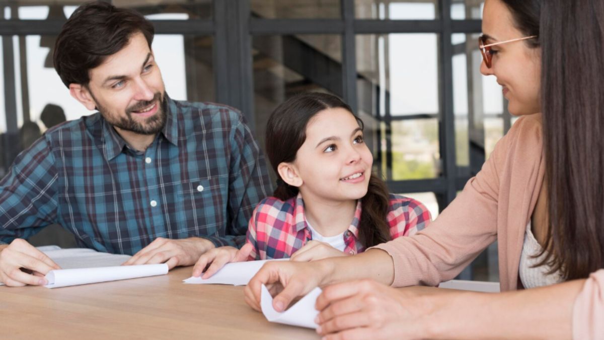 '₹15 हजार भाड़े पर मां-बाप चाहिए..संपर्क करें!' लड़की ने निकाली ऐसी वैकेंसी, वजह सुनकर माथा पीट लेंगे आप