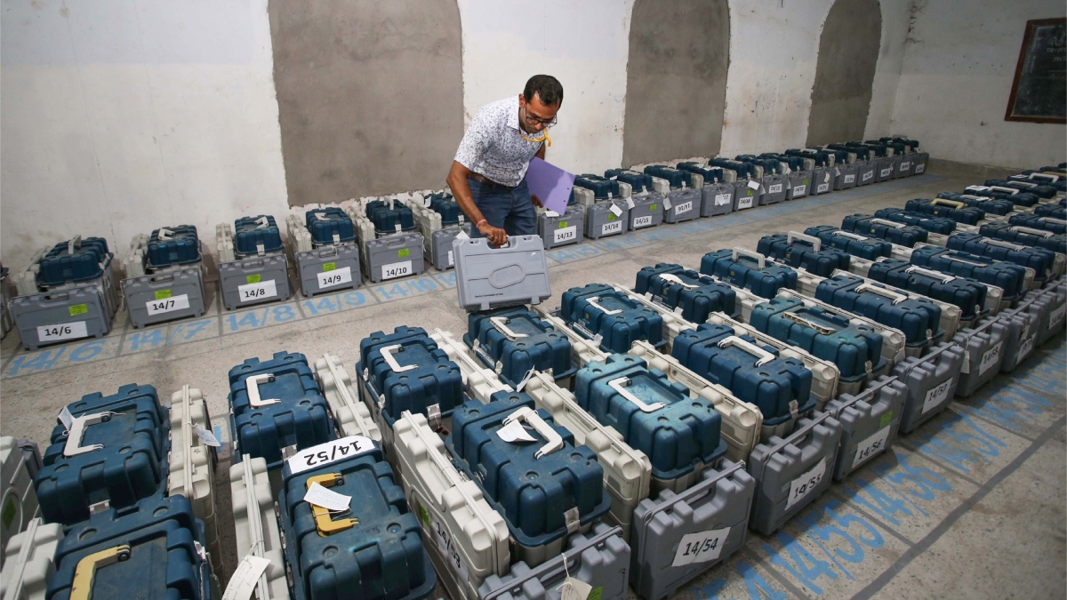 बॉम्बे हाईकोर्ट के आदेश पर होगी EVM की जांच, मुंबई की चांदीवली विधानसभा सीट में हुआ था इस्तेमाल