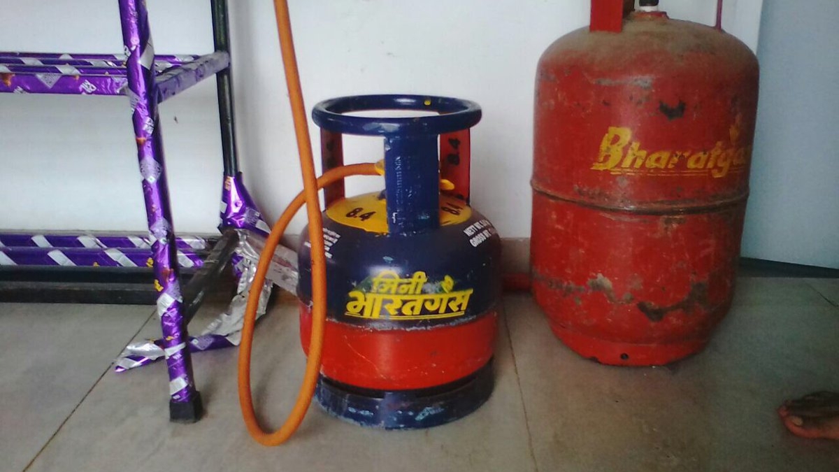 अब बिना गैस कनेक्शन के भी ले सकेंगे 5 kg वाला का LPG सिलेंडर, दिल्ली सरकार का बड़ा ऐलान; बस दिखाना होगा पहचान पत्र