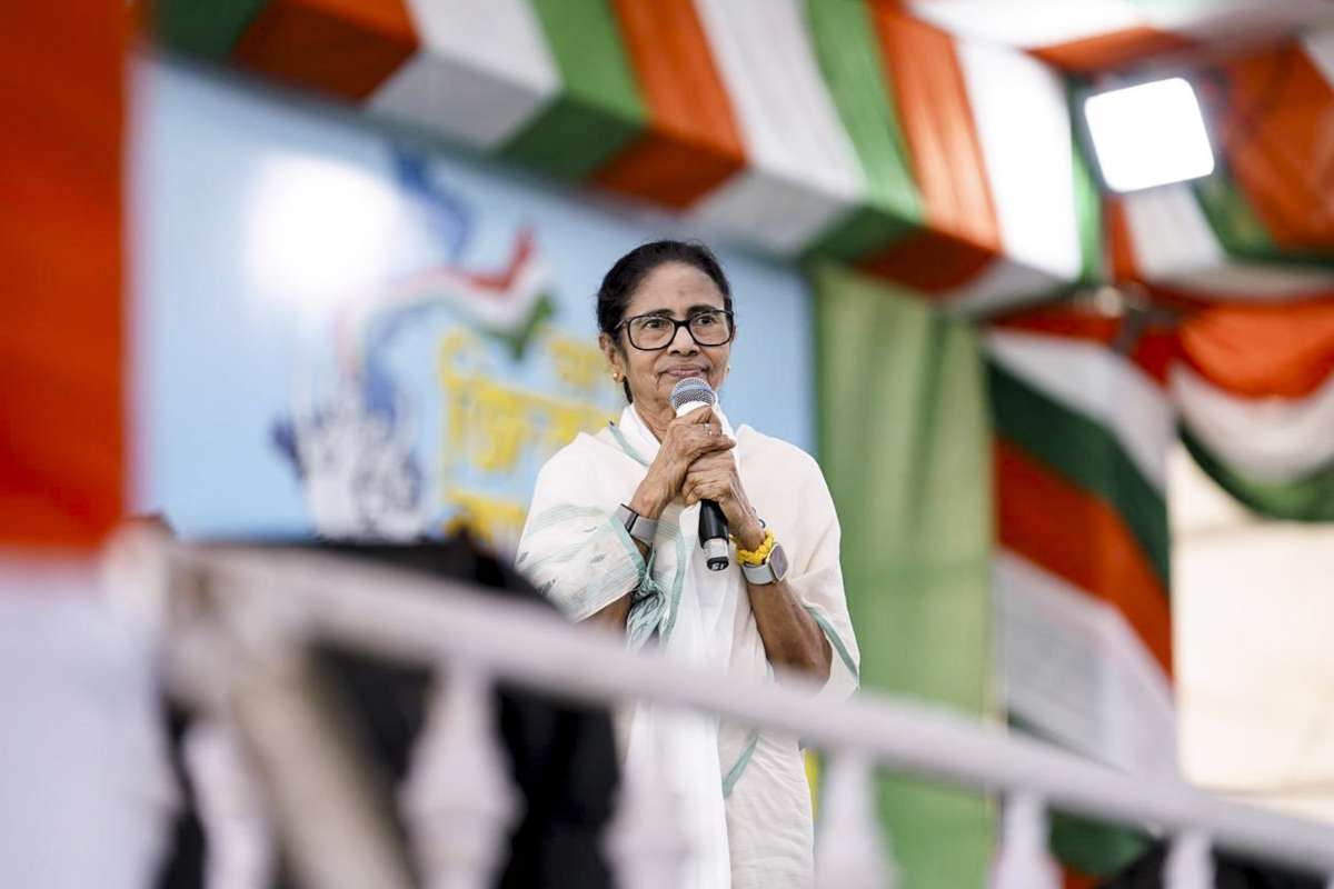 'बंगाल की दीदी' CM ममता बनर्जी के पास न घर है ना गाड़ी, जानें उनके पास कितनी है संपत्ति?