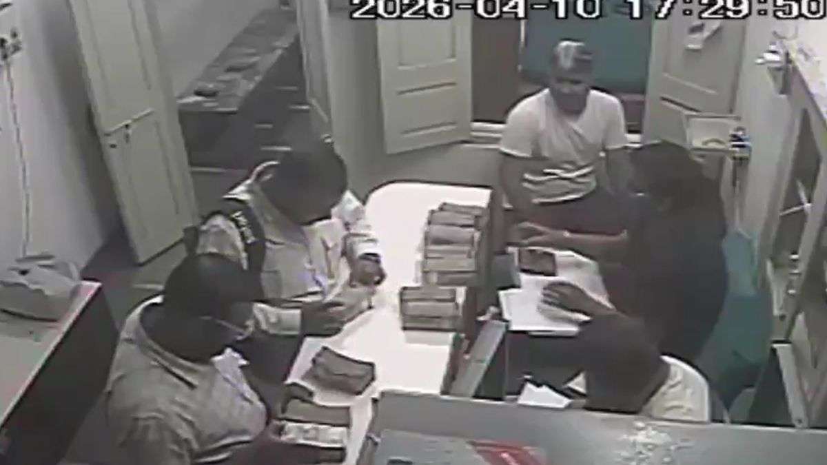 सूरत क्राइम ब्रांच ने AAP से जुड़े दिल्ली-सूरत हवाला नेटवर्क का किया भंडाफोड़, CCTV फुटेज सामने आया