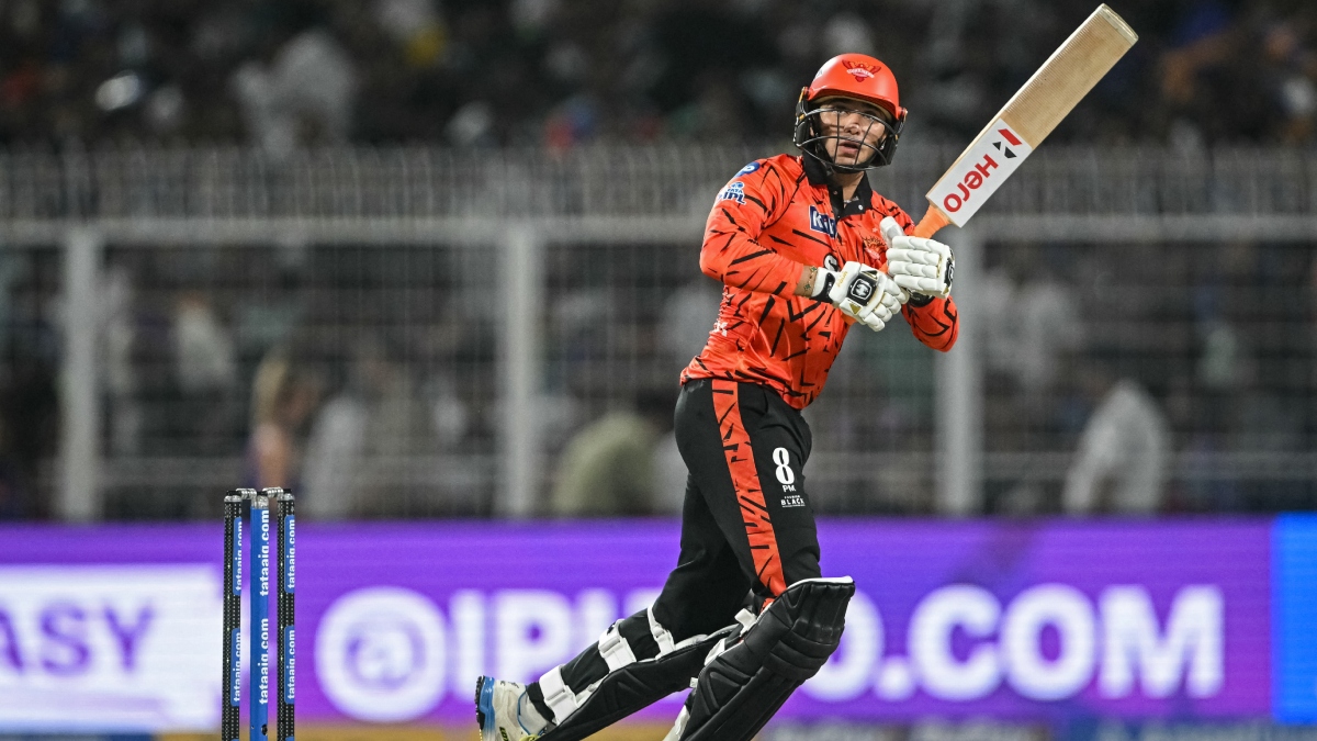 अभिषेक शर्मा ने पूरा किया खास शतक, SRH के लिए IPL में ऐसा करने वाले बने सिर्फ दूसरे खिलाड़ी