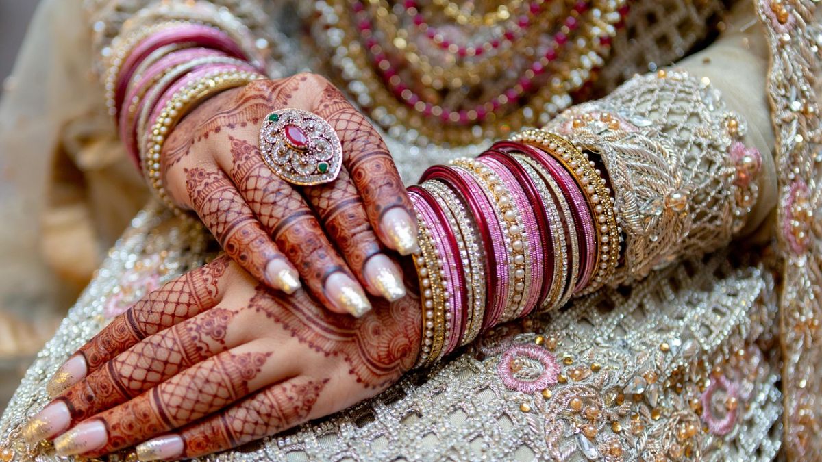 प्रेमी की होने वाली दुल्हन पर युवती ने फेंका तेजाब, दिल्ली में दिल दहला देने वाली घटना