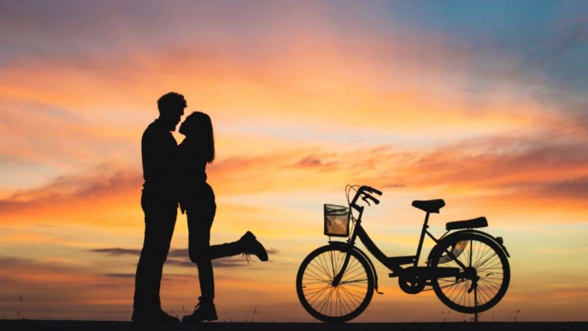 सिंह-धनु समेत 3 राशियों के प्रेम जीवन में रहेगी असमंजस की स्थिति, आज पार्टनर से खुलकर बात करना सही, पढ़ें लव राशिफल