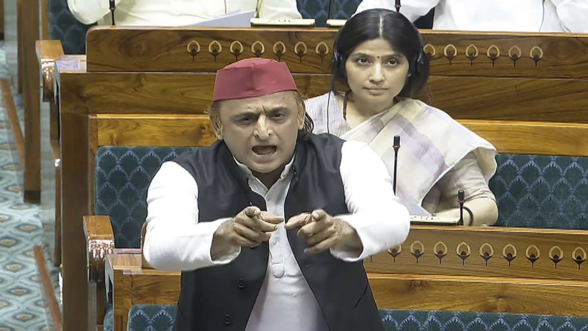 LIVE: अखिलेश बोले- 'BJP ने नारी को नारा बना दिया, वोट कम हो रहा है इसलिए आरक्षण लेकर आए हैं'