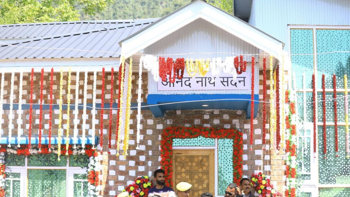 कश्मीर में आदिल शाह के परिवार को मिला नया घर, एकनाथ शिंदे ने निभाया अपना वादा, देखें VIDEO