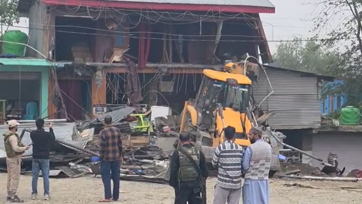 अनंतनाग में ड्रग नेटवर्क से बनाई गईं संपत्तियों पर एक्शन, करोड़ों की अवैध प्रॉपर्टी पर चला बुलडोजर