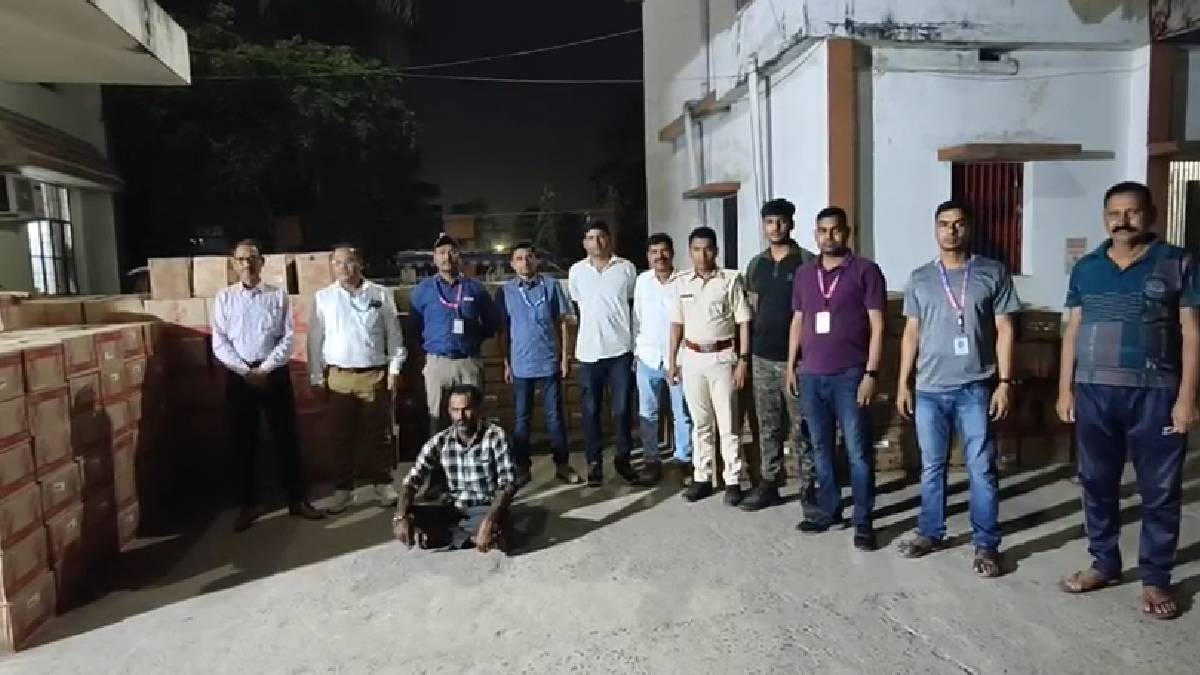 समस्तीपुर में एक करोड़ 11 लाख की शराब बरामद, ट्रक में भूसी के अंदर छिपाकर रखे गए थे 1022 कार्टून