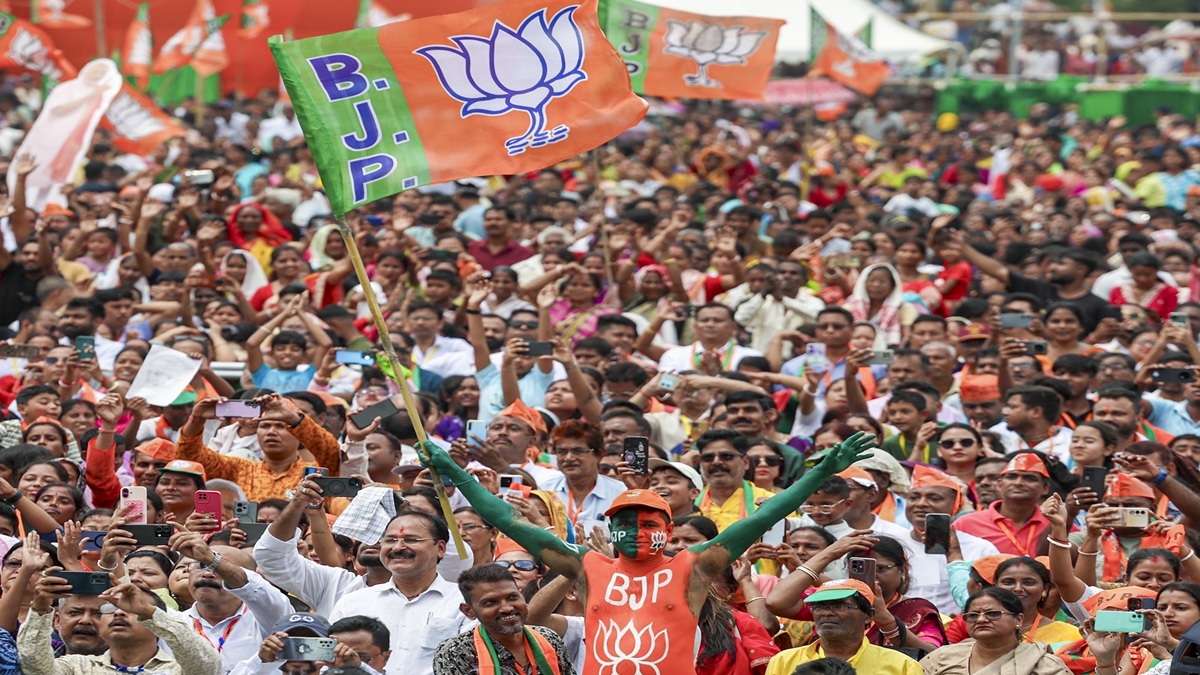 PM मोदी की रैली से पहले सियासत गरम, BJP का आरोप- 200 बसें TMC ने कराईं कैंसिल, एडवांस भी लौटाया