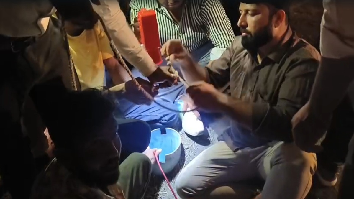 मां के सामने बोरवेल में गिरा बच्चा, 70 फीट गहराई पर फंसा, परिवार की अटकी सांसें; रेस्क्यू जारी