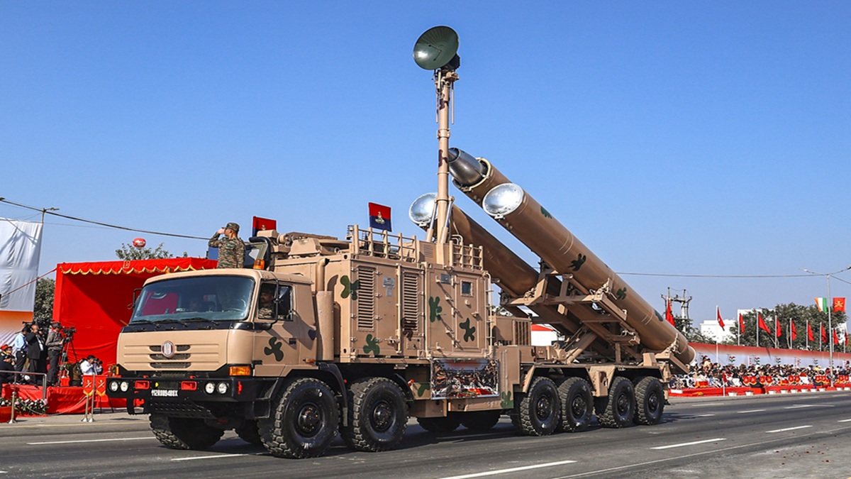 भारत की बड़ी छलांग, डिफेंस एक्सपोर्ट FY2026 में 62% बढ़कर ₹38,424 करोड़ के रिकॉर्ड लेवल पर