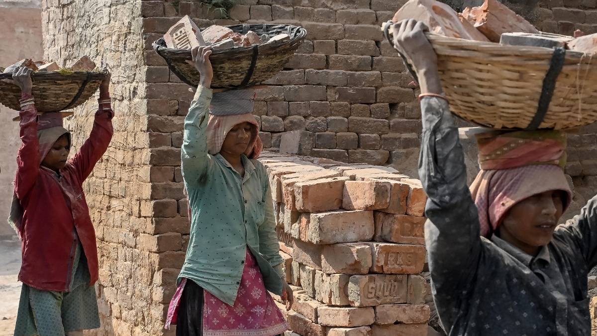 सरकार महिलाओं को दे रही 20 हजार रुपये, योजना का लाभ कैसे उठाएं, पात्रता क्या है, क्या डाक्यूमेंट चाहिए? जानें