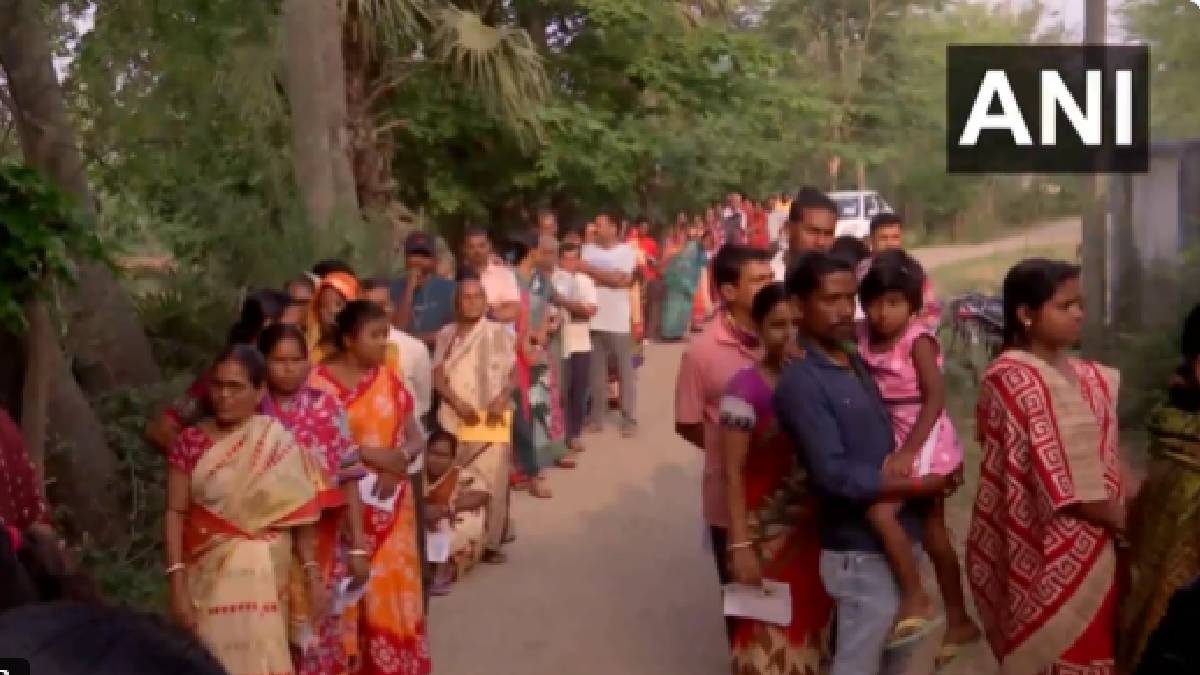 West Bengal Election 2026 LIVE: पीएम मोदी ने मतदाताओं से वोट डालने की अपील की, पोलिंग बूथों पर लगी लंबी कतारें