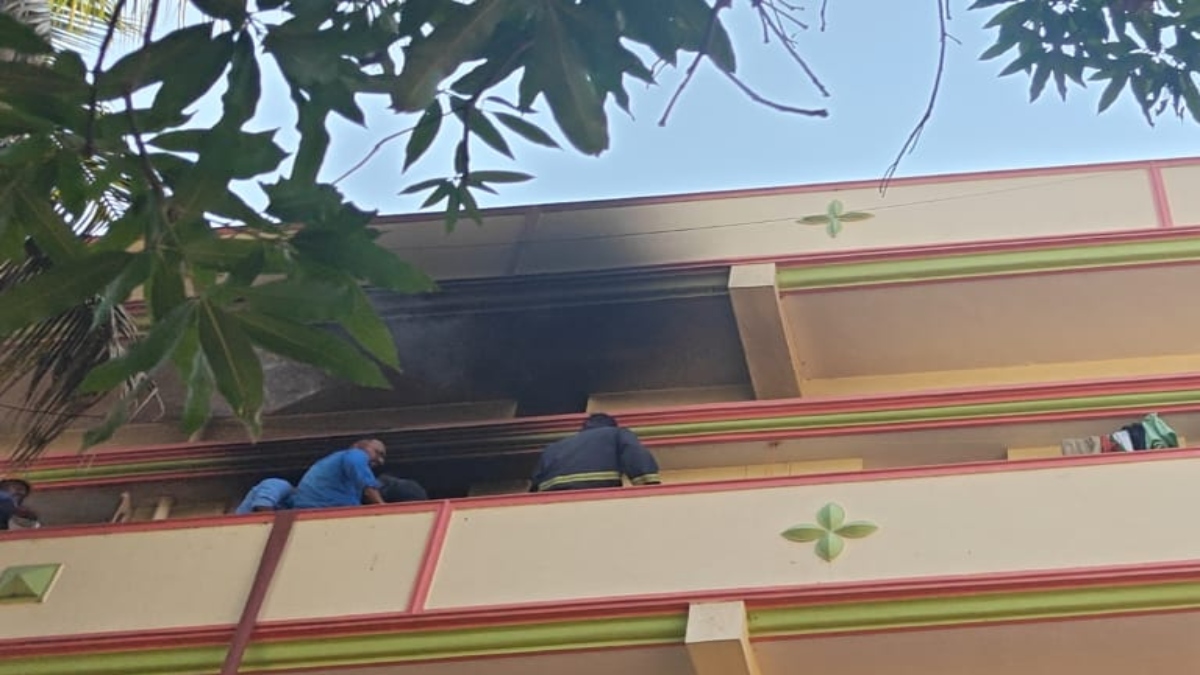 "वेस्टर्न-स्टाइल प्रपोज़ल" गर्लफ्रेंड ने बॉयफ्रेंड के कपड़े उतारे, आंखों पर पट्टी बांधी और जिंदा जला दिया